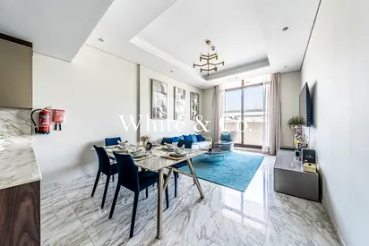 Luxurious | Skyline View | Near Metro