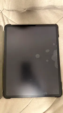 iPad Pro 12.9" 5th Gen M1 - 512GB Wi-Fi - Cracked screen top edge & bent chassis, but fully function