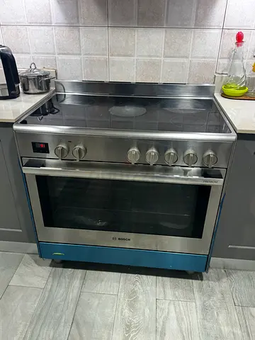 Bosch freestanding electric oven with ceramic hob - good condition