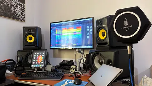 ستوديو منزلي Home Studio
