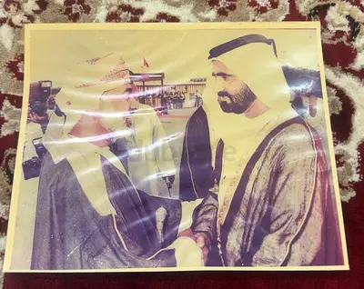 صورة فوتغرافية تاريخية للشيخ محمد بن راشد والسلطان قابوس رحمه الله
