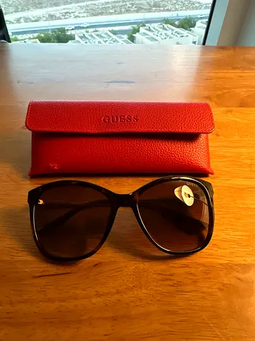 GUESS Women’s Sunglasses GU7502 52F – Original Case