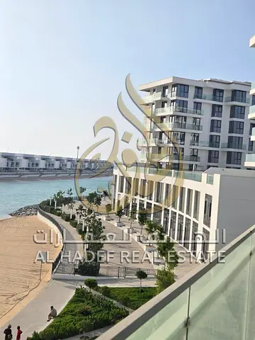 مدينة أجمل مكان؛ نقدم لك استديو مفروش بالكامل مع بلكونة وإطلالة بحرية ساحرة، مصمماً خصيصاً لمن يبحث عن الفخامة الحقيقية