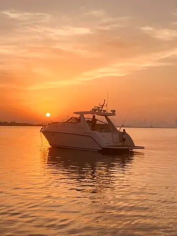2007 37ft Cabin Cruiser, low engine hours, well maintained
