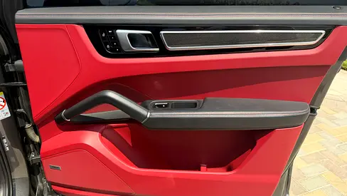 صورة 8 لـ 2021 Porsche CAYENNE