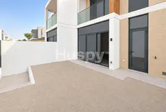Keys In Hand | Single Row | Prime Location