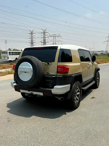 صورة مصغرة 3 لـ 2012 Toyota FJ CRUISER