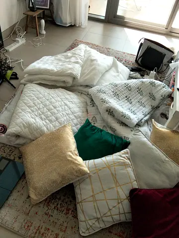 Everything goes : bedding