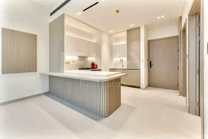 PRIVATE POOL | HIGH FLOOR | VACANT