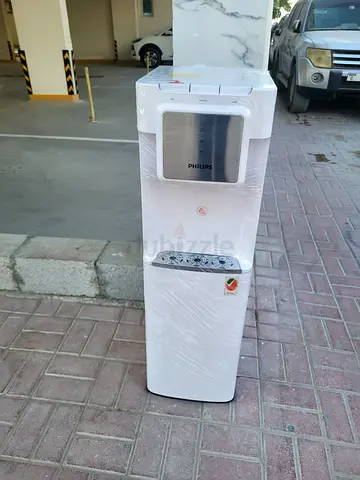 Bottom load water dispenser
