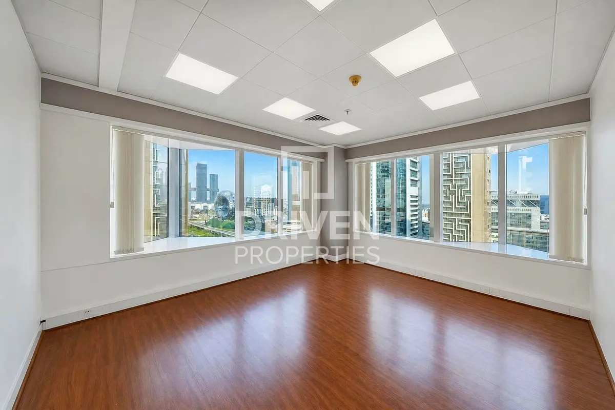 Office: 4 Cheques | Excellent Visibility | Connectivity | dubizzle Dubai