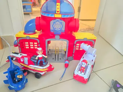 PAW PATROL MARSHAL FIRE STATION AND FIRE TRUCK