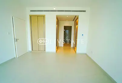 Modern 3 BR Townhouse | Spacious | Prime Location