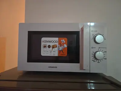 Kenwood Compact Microwave 20L - Good Working Condition