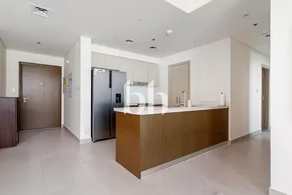 High-Floor 2BR | Prime Downtown | Sea View