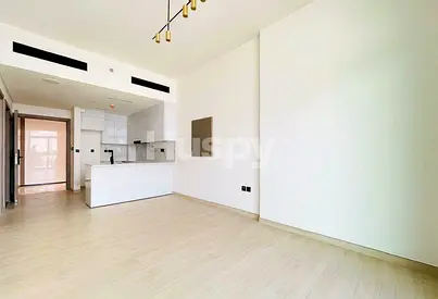 Unfurnished | Mid Floor | Community View