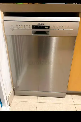 Siemens freestanding stainless steel dishwasher - good working condition fr home delivery