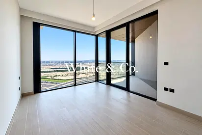Corner unit | Vacant | Large Balcony |