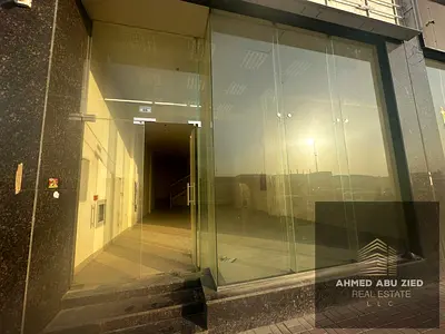 Showroom with mezzanine – Main street – Vibrant area – Behind Salem Markets