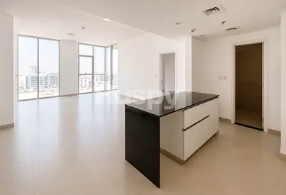 Multiple Cheques | Balcony | City View