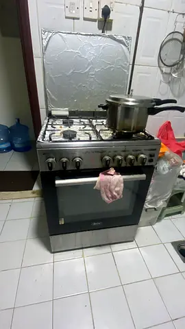 Gas Range with 4 Burners and Oven