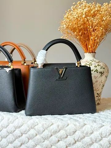 Classic Structured Leather Top-Handle Handbag - Black