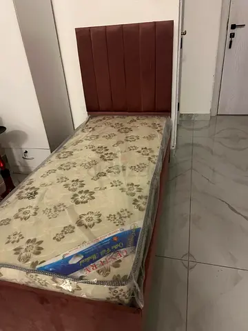 Hi I want to sale single bed with mattress brand new