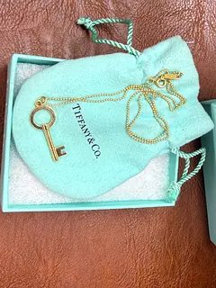 Tiffany signiture gold key necklace, full set