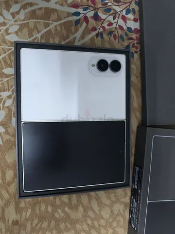 Samsung Z fold 8 256 GB less thn one month 2 year extended waranty