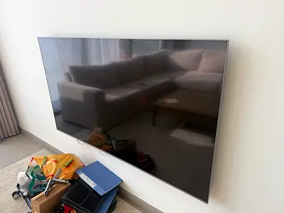 Samsung 65” Series 8 4K UHD Smart TV – NU8000- Wall mounted, good condition