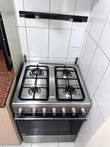 4-Burner Gas Cooker and Oven