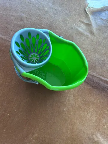 Green mop bucket with wringer - good condition