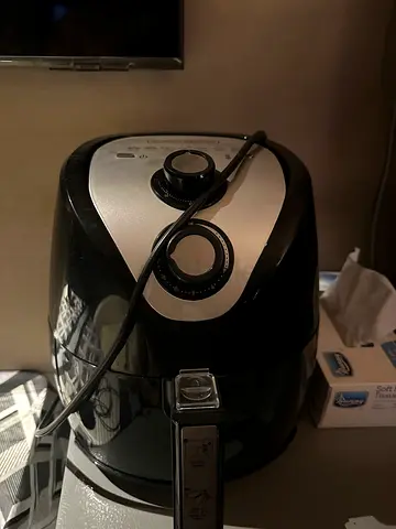 Black Air Fryer - Compact countertop fryer in good condition