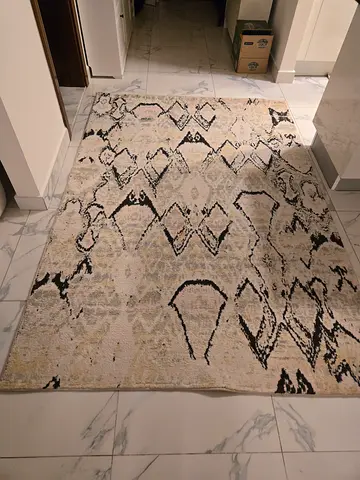 Light beige modern abstract rug - good condition, 2.3 x 1.6m (approx.)