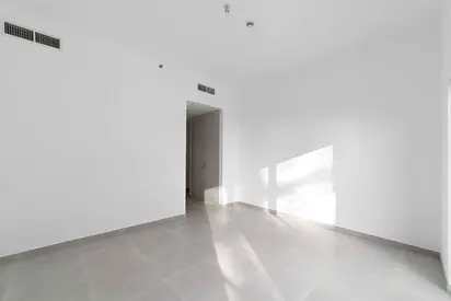 Modern, Bright and Spacious Apartment with Parking