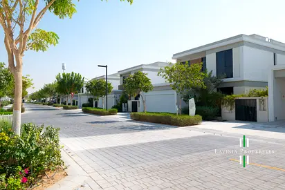 SINGLE ROW | NEARBY PARK & AMENETIES | GARDEN