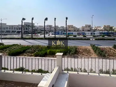 Road View 4BR | Single Row | Fitted Appliances