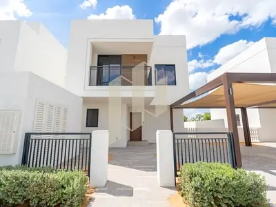 Single Row Corner | Large Plot | Next to the Park