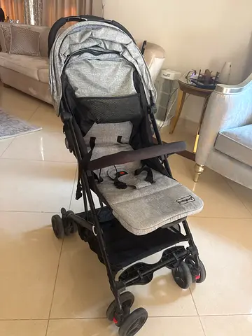 Lightweight grey stroller in good condition - single fold airplane friendly stroller