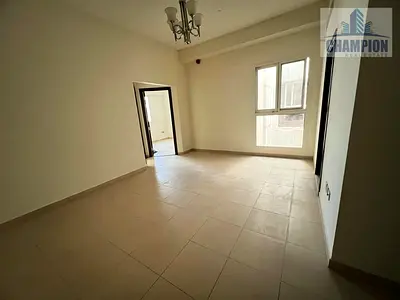 شقة مكونة من غرفتي نوم وصالة (2BHK) بسعر مميز - متاحة بمجرد اتصال واحد.