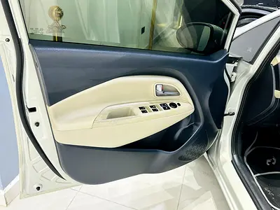 2013 KIA RIO 缩略图 11