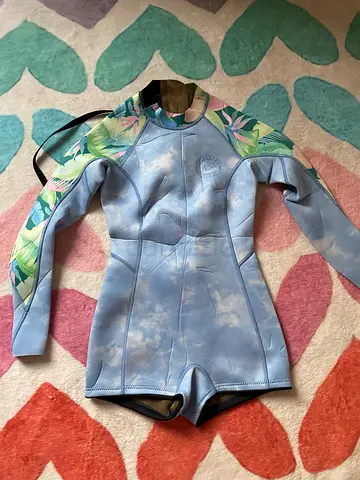 Women's neoprene wetsuit jacket - long sleeve, size medium, brand Billabong brand new
