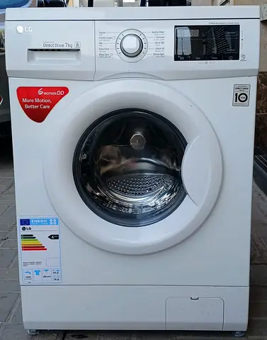 Front load LG washing machine 7kg washing machine.  Color white.  Condition is working good.