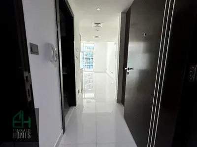 شقة استوديو مشرقة | شرفة | مناظر متعددة للمدينة