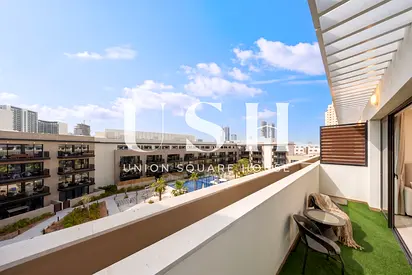 Vacant | Fully Furnished | Pool View | Genuine Resale