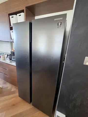 Available Samsung fridge tow door like new