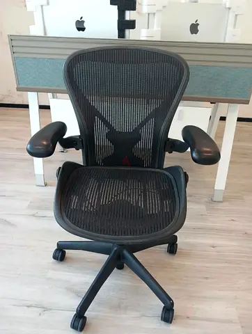Size C Herman Miller Aeron Classic Office Chair fully loaded Fully adjustable Features: Adjustable
