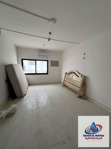 أرخص غرفتين وصالة بأبو شغارة، على الحديقة مباشرة، أول ساكن بعد التجديد، جاهزة فوراً، قرب مخرج دبي، دفعات 4 أو 6، عائلات، إنترنت مجاني طوال الإيجار.
