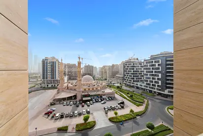 SIGNATURE LAYOUT | VACANT | FULLY FURNISHED