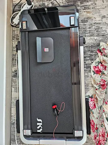 Compact SKY foldable motorized treadmill - good working condition